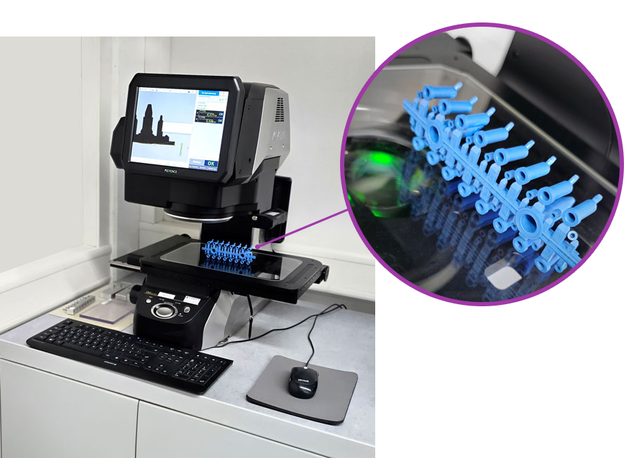 hochentwickeltes Messgerät steht im Messlabor der Firma Hersteller Fertigung Produzent Leiferant Schnitzler Kunststofftechnik in Küps bei Kronach, Region Oberfranken, Bayern, Deutschland